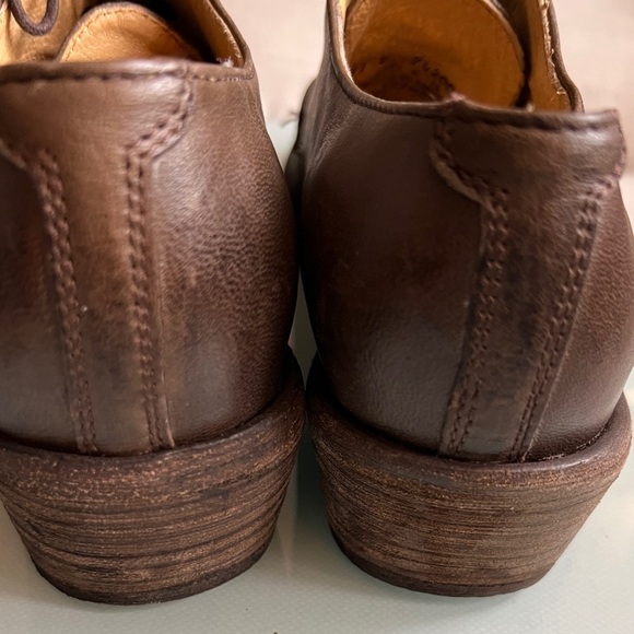 Frye woman’s leather shoes size 11 - Picture 2 of 10